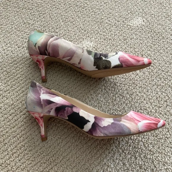 NEW Nine West Arlene Floral Multi Kitten Heels 2” Women’s Size 8 Pink NWOB