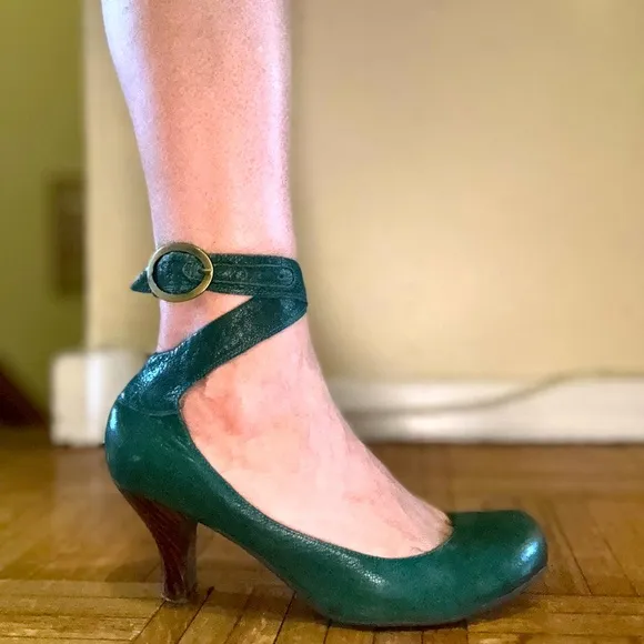 NEW (no box) Vintage Jeffrey Campbell Elegant Green Ankle Strap Women's Shoes