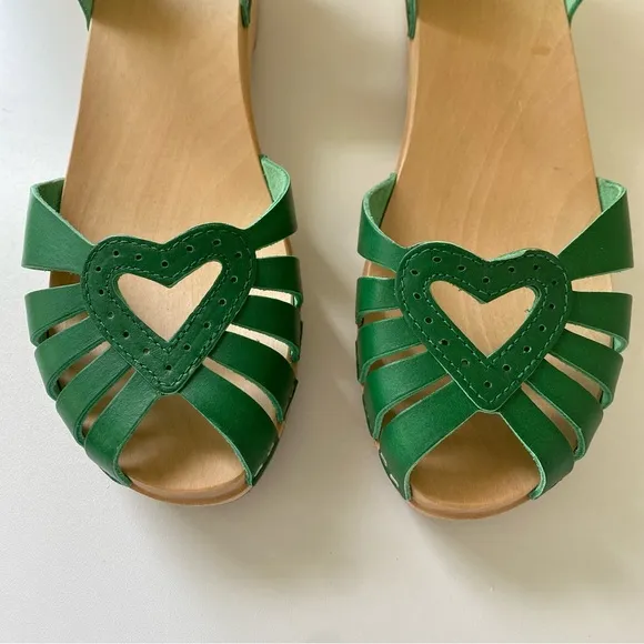 NEW Swedish Hasbeens Heart Medallion Debutant Green Sandals Size EU 41/US 11