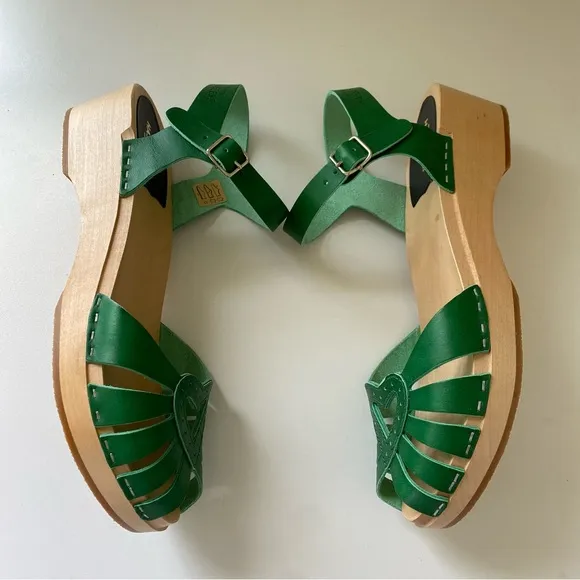 NEW Swedish Hasbeens Heart Medallion Debutant Green Sandals Size EU 41/US 11