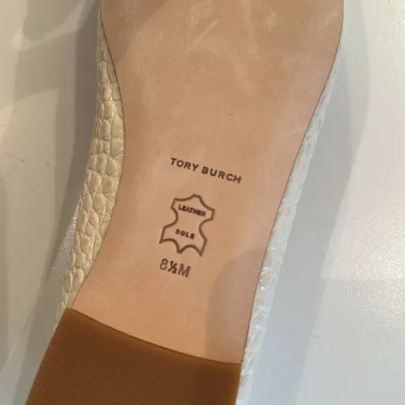New Tory Burch Cream Croc-Embossed Ballet Flats. 8.5 M.
