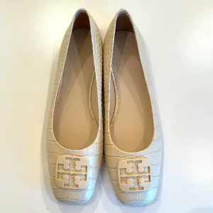 New Tory Burch Cream Croc-Embossed Ballet Flats. 8.5 M.