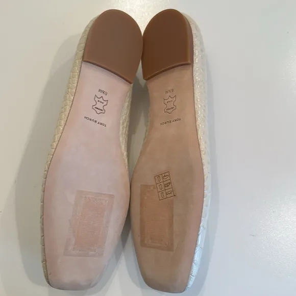 New Tory Burch Cream Croc-Embossed Ballet Flats. 8.5 M.