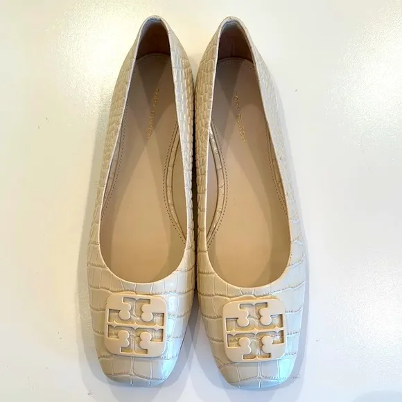 New Tory Burch Cream Croc-Embossed Ballet Flats. 8.5 M.