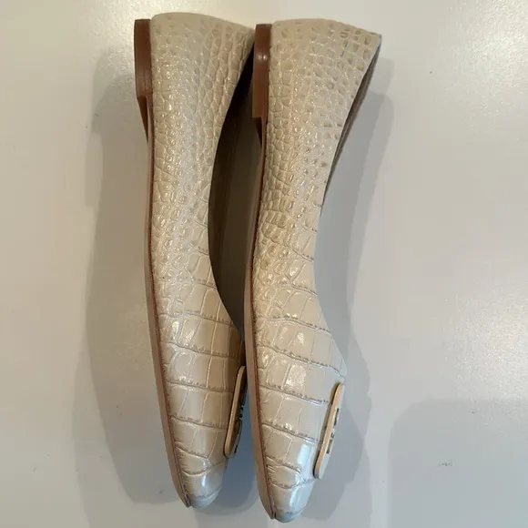 New Tory Burch Cream Croc-Embossed Ballet Flats. 8.5 M.