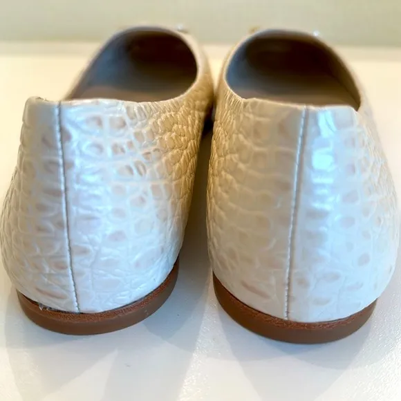 New Tory Burch Cream Croc-Embossed Ballet Flats. 8.5 M.