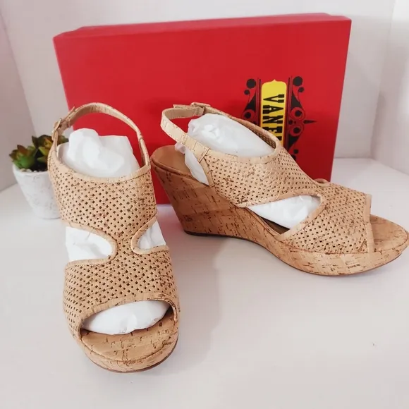 ⤵️NEW! VANELi &quot;Eleni&quot; beige open toe wedge SIZE 11