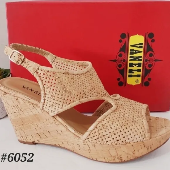 ⤵️NEW! VANELi &quot;Eleni&quot; beige open toe wedge SIZE 11