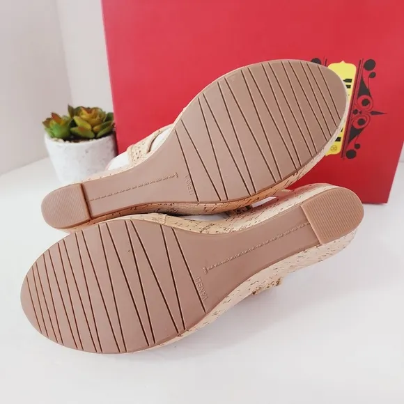 ⤵️NEW! VANELi &quot;Eleni&quot; beige open toe wedge SIZE 11