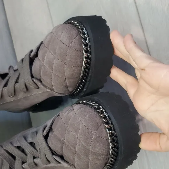NEW Vince Camuto Women Merindil Combat Moto Booties Lace Up shoes 9.5