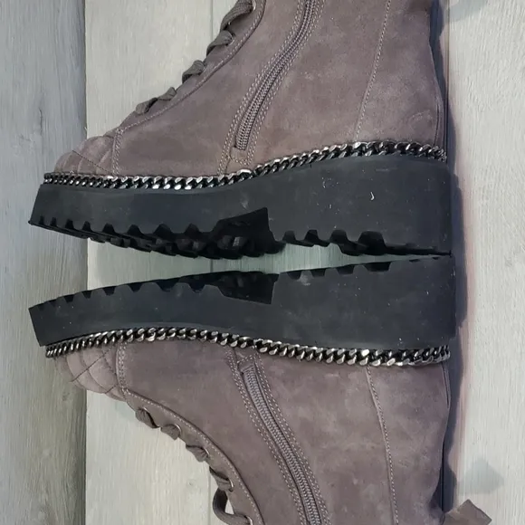 NEW Vince Camuto Women Merindil Combat Moto Booties Lace Up shoes 9.5