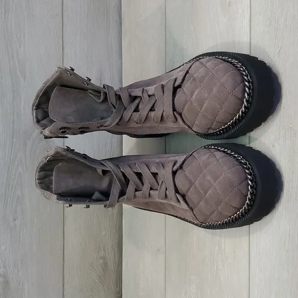 NEW Vince Camuto Women Merindil Combat Moto Booties Lace Up shoes 9.5