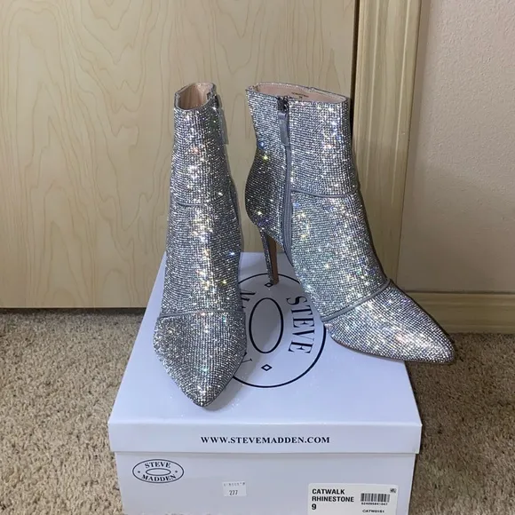 💎✨New w/ Box STEVE MADDEN Catwalk Rhinestone Booties size 9 ✨💎