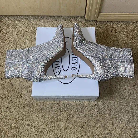 💎✨New w/ Box STEVE MADDEN Catwalk Rhinestone Booties size 9 ✨💎