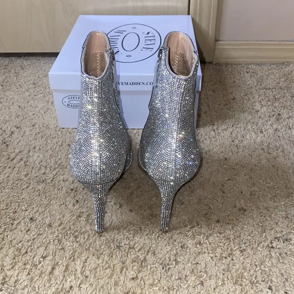 💎✨New w/ Box STEVE MADDEN Catwalk Rhinestone Booties size 9 ✨💎