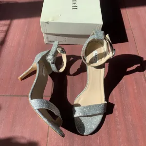 New without tags L.K. Bennett Dora sandal