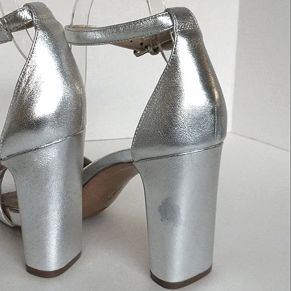 New w/o Box Naturalizer Joy Genuine Leather Silver Metallic Ankle Strap Sandals