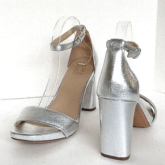 New w/o Box Naturalizer Joy Genuine Leather Silver Metallic Ankle Strap Sandals