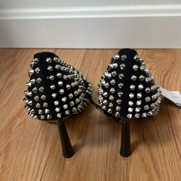 New! Zara Black Studded Women's Shoes in size 6.
