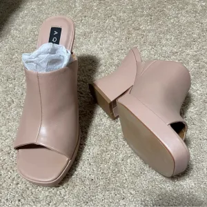 NIB 8.5/8  100% leather wedge tan platform heel mules slip on nude sandals Dani