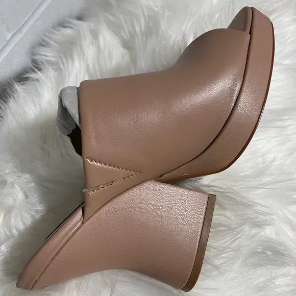 NIB 8.5/8  100% leather wedge tan platform heel mules slip on nude sandals Dani