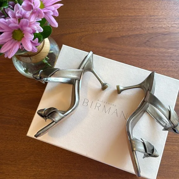 nib Alexandre Birman “Clarita” Leather Bow Two-Band Sandal Heels size 7.5
