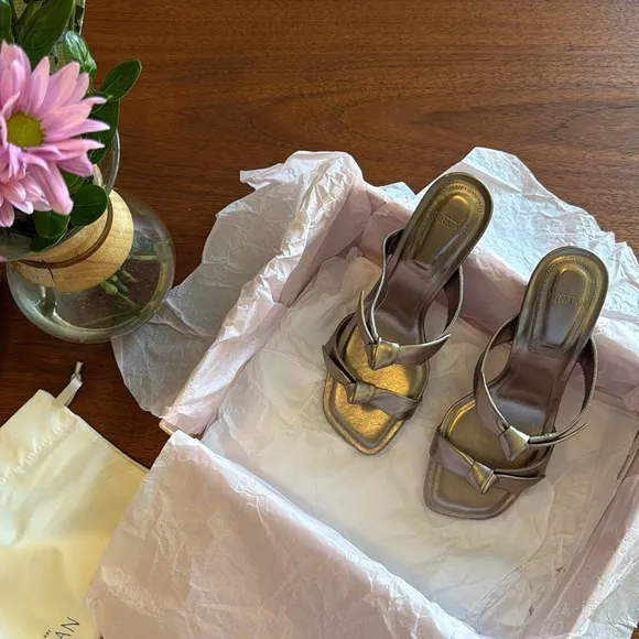 nib Alexandre Birman “Clarita” Leather Bow Two-Band Sandal Heels size 7.5