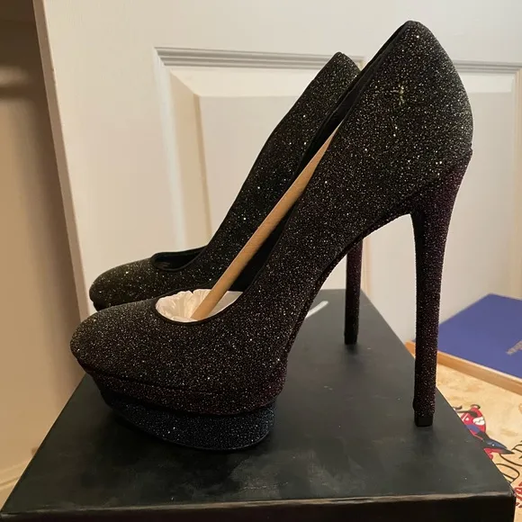 NIB BRIAN ATWOOD BFFONTANNE IN GOLD / BLACK TX SIZE 9M