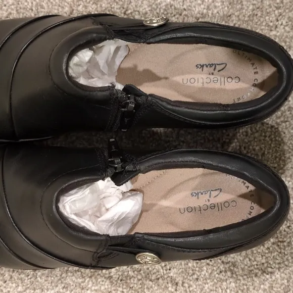 NIB Clarks Black Leather Shoes Women's size 5