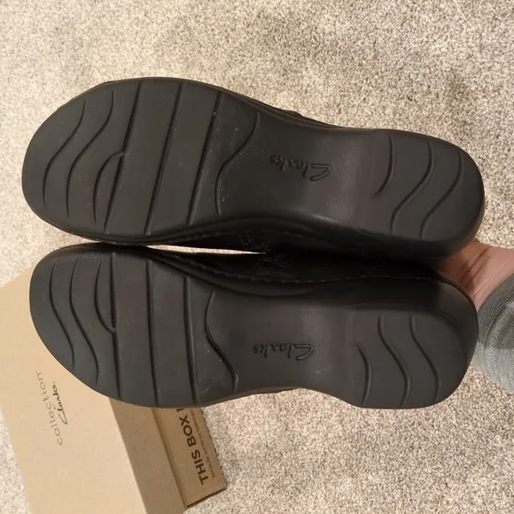 NIB Clarks Black Leather Shoes Women's size 5