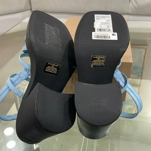 NIB leather Steve Madden sky blue straps sandals square toe black chunky heels 7