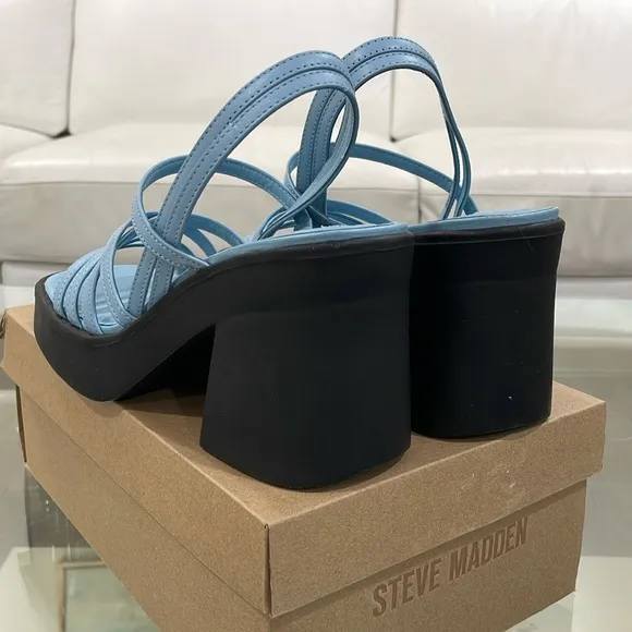 NIB leather Steve Madden sky blue straps sandals square toe black chunky heels 7