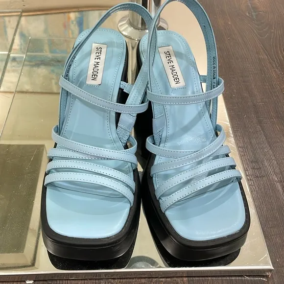 NIB leather Steve Madden sky blue straps sandals square toe black chunky heels 7