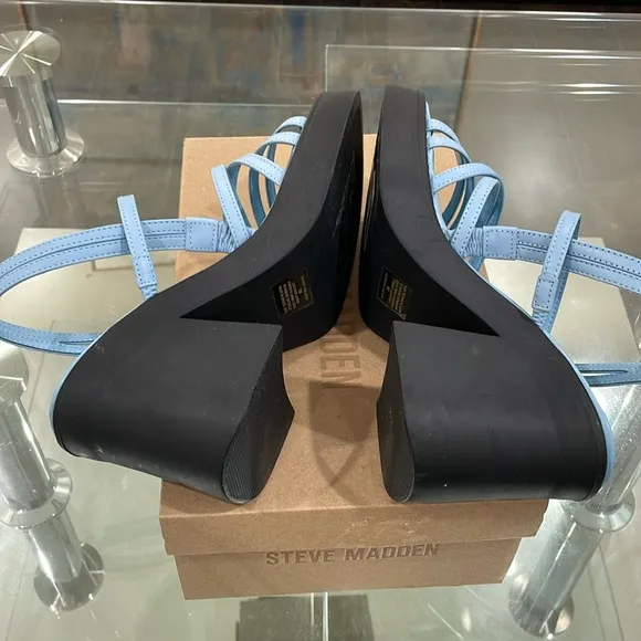 NIB leather Steve Madden sky blue straps sandals square toe black chunky heels 7