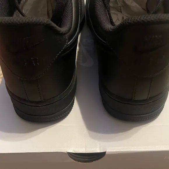 NiB Nike Air Force 1 '07 Shoes Triple Black CW2288-001 Men's Size 10.5 NEW