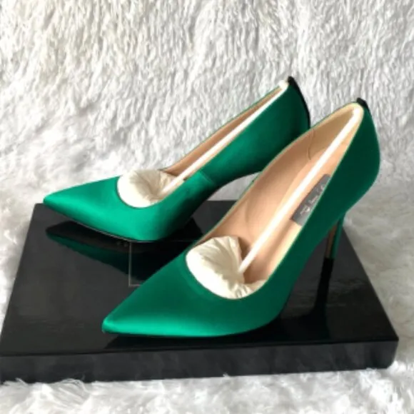 NIB SJP by Sarah Jessica Parker Fawn Satin Pumps EU 37.5 US6.5 Emerald Green 100