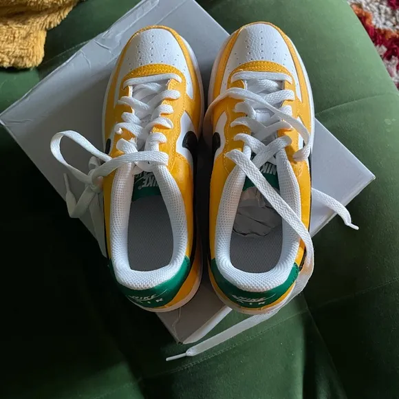Nike Air Force 1 &quot;White/Gold/Black&quot; kids shoes