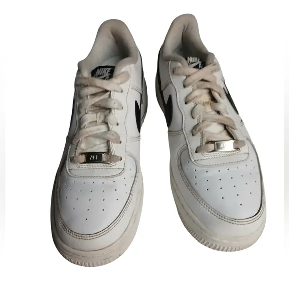 Nike Air Force 1 youth boys size 6 black and white