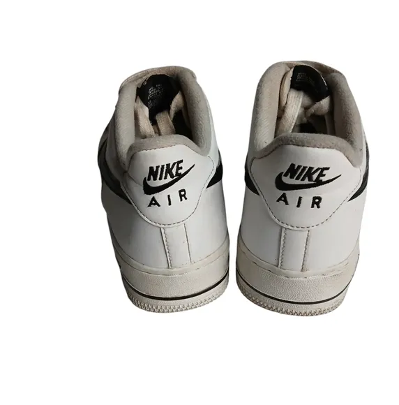 Nike Air Force 1 youth boys size 6 black and white
