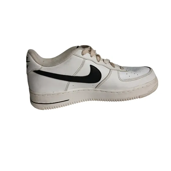 Nike Air Force 1 youth boys size 6 black and white