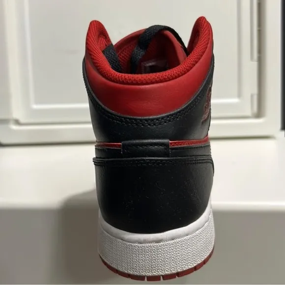 Nike air Jordan red and black perfect condition