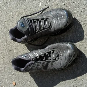 Nike air max youth black shoes