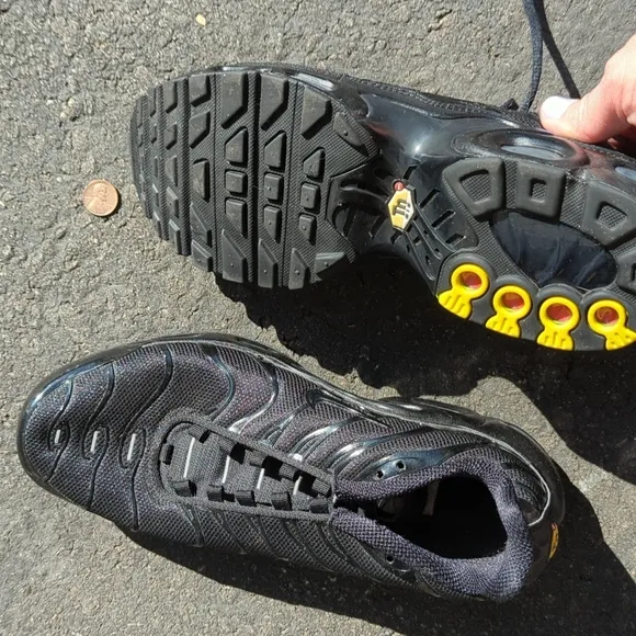 Nike air max youth black shoes