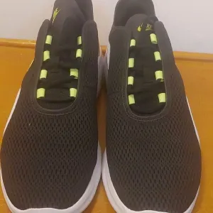 Nike Air Max Motion 2 Volt Black White Men Shoes