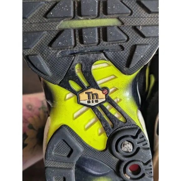 Nike Air Max Plus Youth Black and Neon Green Sneaker Shoes - Size 7Y