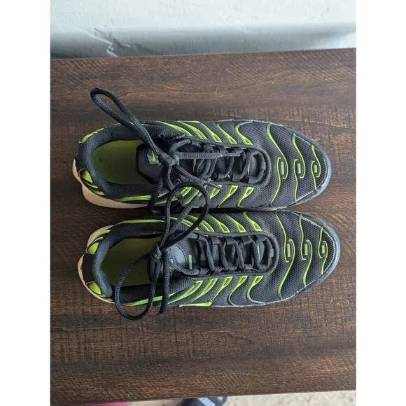 Nike Air Max Plus Youth Black and Neon Green Sneaker Shoes - Size 7Y