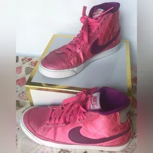 Nike Blazer Vintage style 375573-603 Satin Quilted with Gold stitching size 7.5