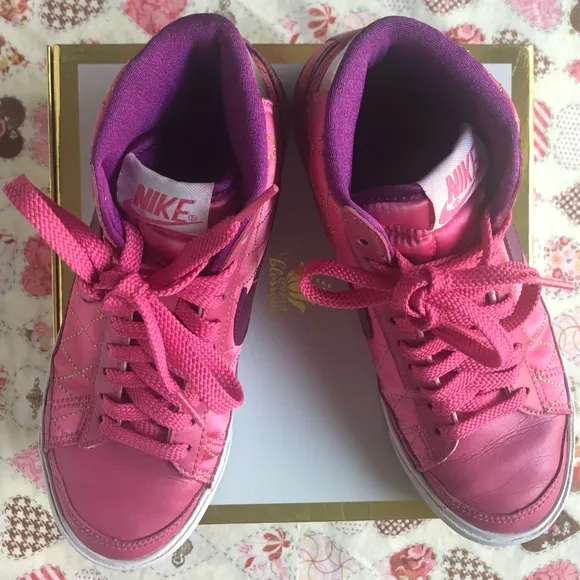 Nike Blazer Vintage style 375573-603 Satin Quilted with Gold stitching size 7.5