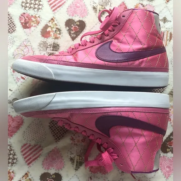 Nike Blazer Vintage style 375573-603 Satin Quilted with Gold stitching size 7.5