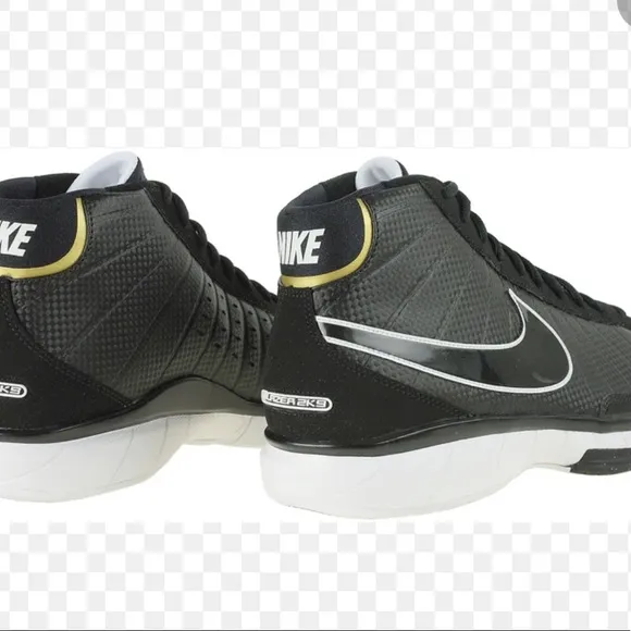 NIKE BLAZERS MENS BLACK BASKETBALL SIZE 11